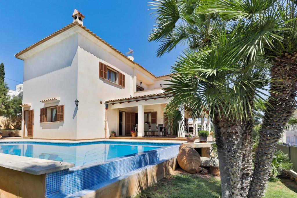 The swimming pool at or close to Villa Vidal