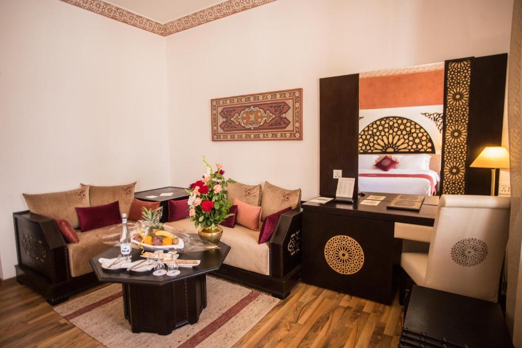 Istumisnurk majutusasutuses El Minzah Hotel