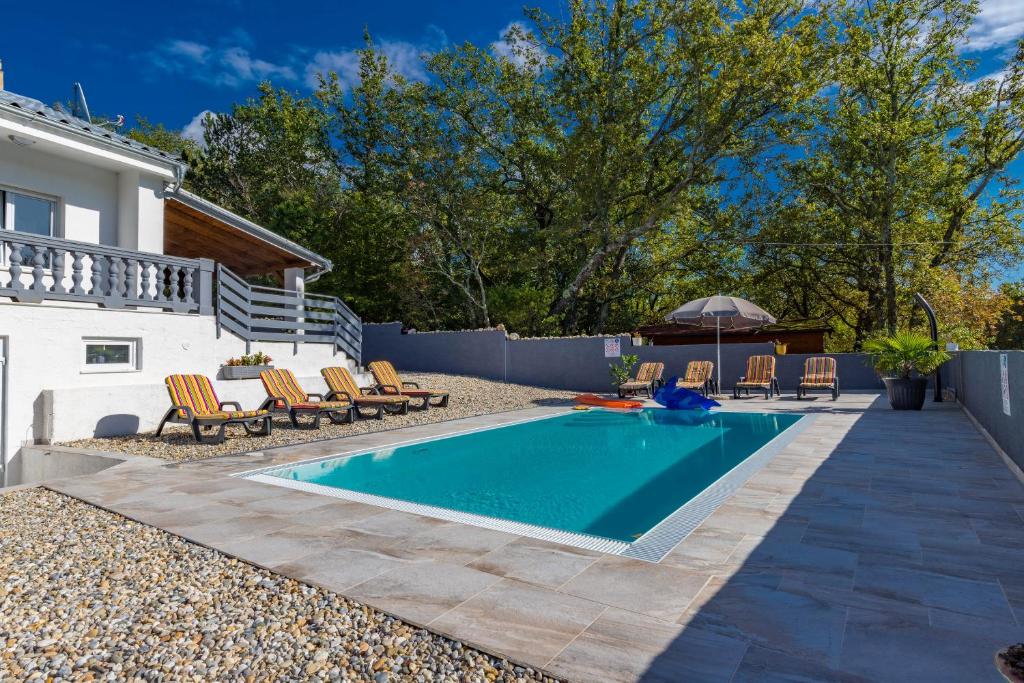Bazén v ubytovaní Villa Manta Crikvenica alebo v jeho blízkosti