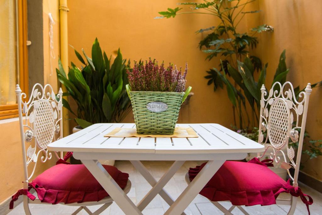 Vonkajšia záhrada v ubytovaní Charming Fiesolana Apartment in heart of Florence