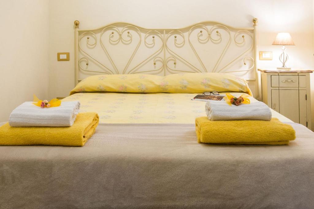 Posteľ alebo postele v izbe v ubytovaní Charming Fiesolana Apartment in heart of Florence