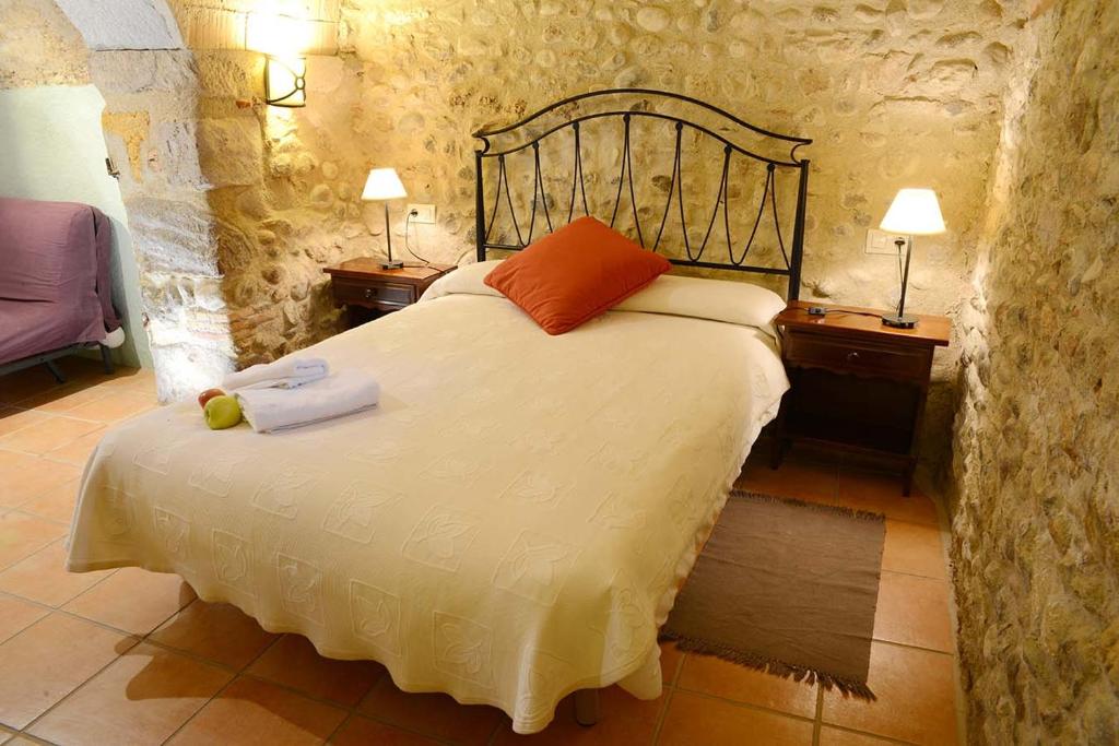 Postel nebo postele na pokoji v ubytování Can Marisch La Casa Pairal
