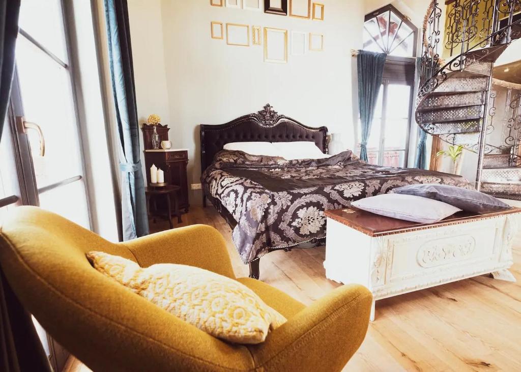Postel nebo postele na pokoji v ubytování amberner Penthouse