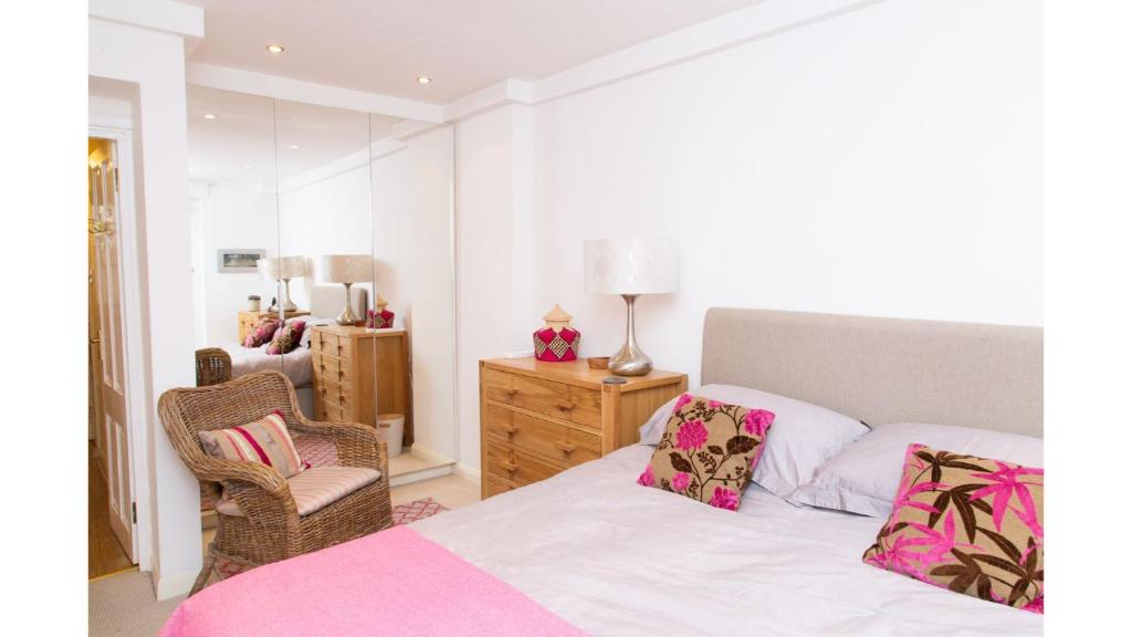 Victoria Station -Two Bedroom Garden Apartment