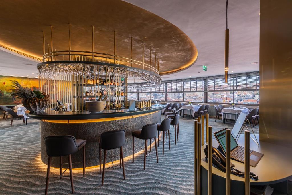Ein Restaurant oder anderes Speiselokal in der Unterkunft Hotel Mundial 