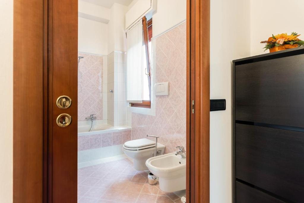 Kúpeľňa v ubytovaní Santa Chiara Apartment by MyHomeInComo