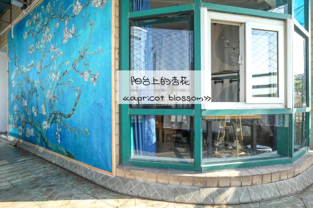 重慶市にある弱水咖啡国际青旅 Only Cafe and Backpackerのギャラリーの写真