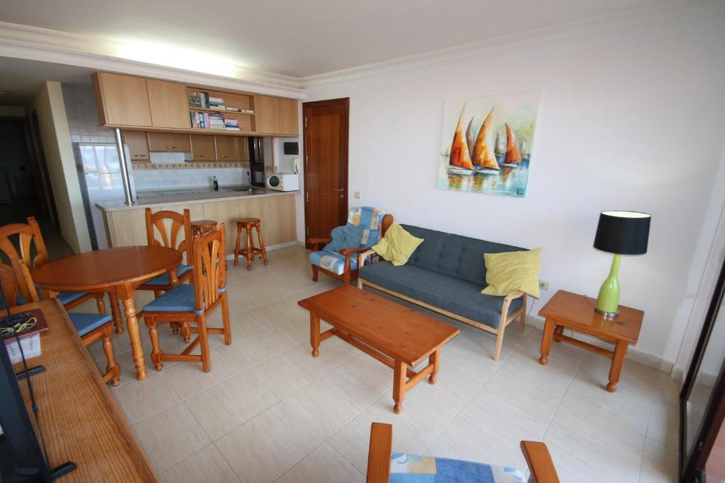 Kuchyň nebo kuchyňský kout v ubytování SOTA 3 by RENTMEDANO Beach front, spectacular ocean views, parking, WiFi
