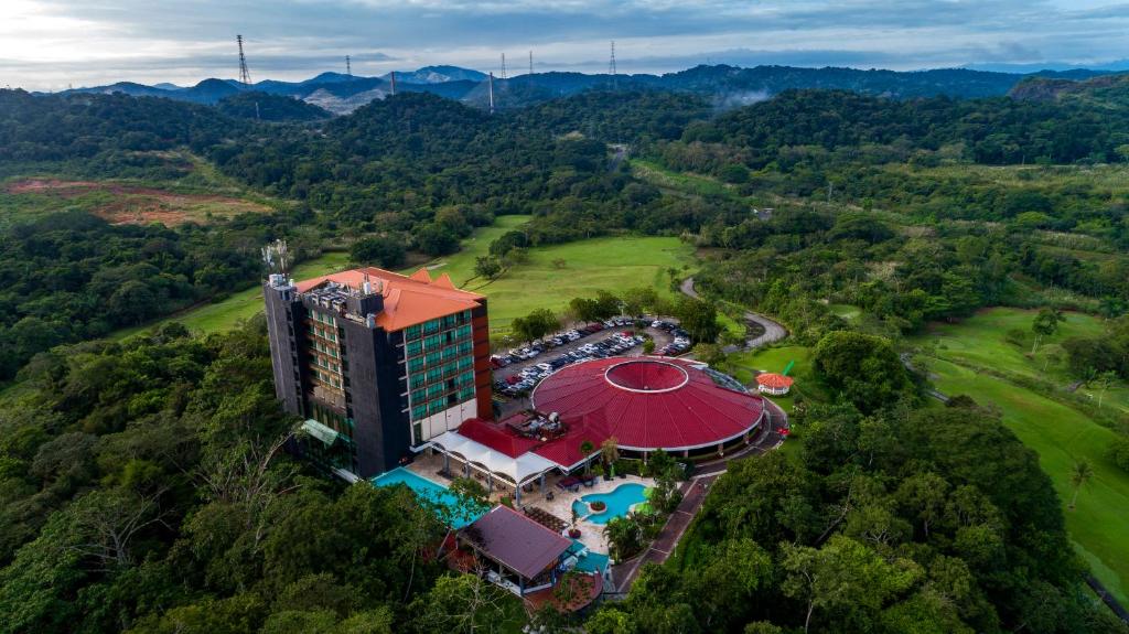 Nespecifikovaný výhled na hory nebo výhled na hory při pohledu z hotelu
