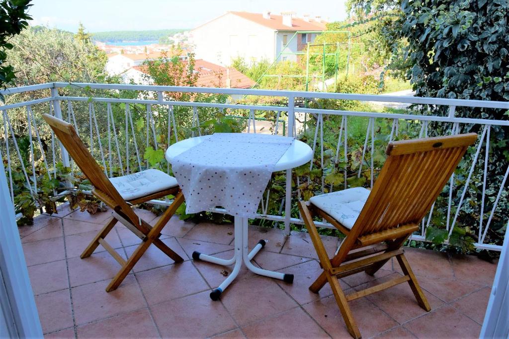 Balkón alebo terasa v ubytovaní Rab City View Rooms