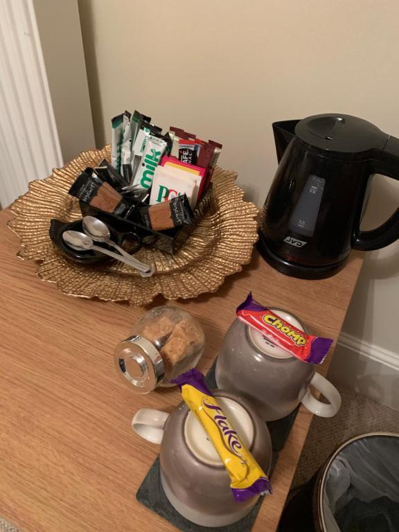 Příslušenství pro přípravu čaje a kávy v ubytování Drumdale Bed and Breakfast