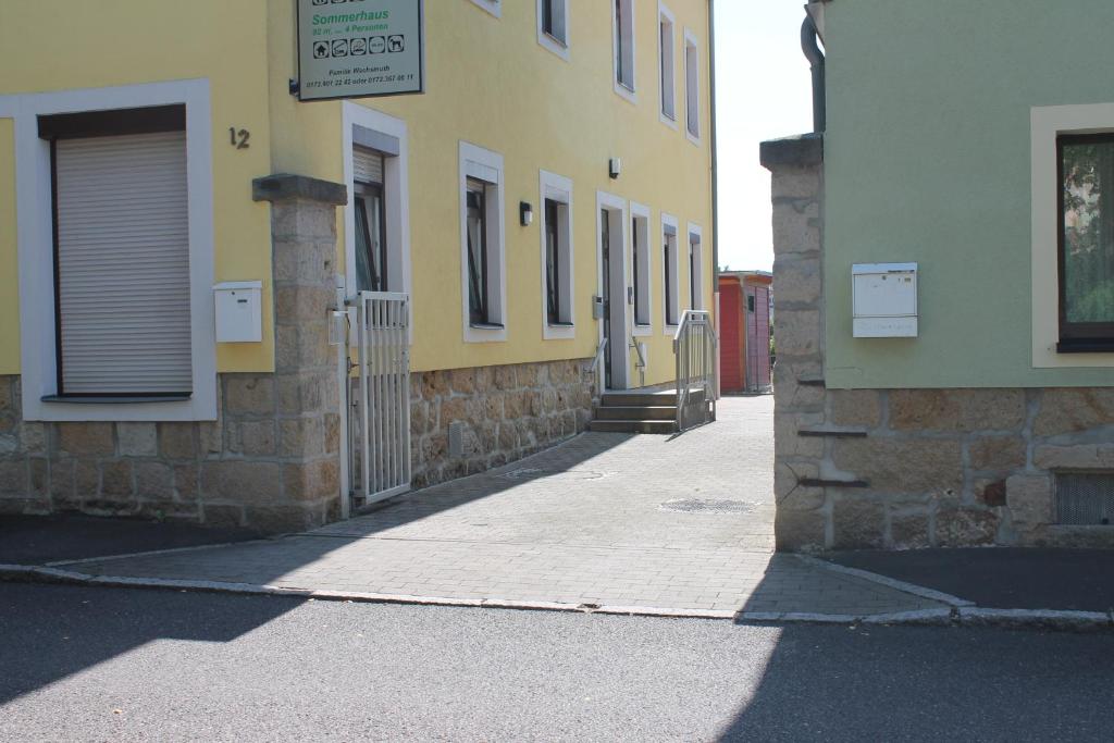 an alley between two buildings on a street at Ferienoase Kleine Perle in Pirna