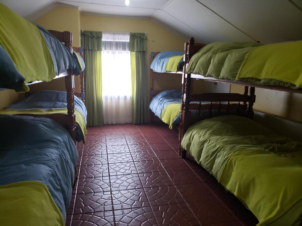 Katil dua tingkat atau katil-katil dua tingkat dalam bilik di Hostel San Agustín