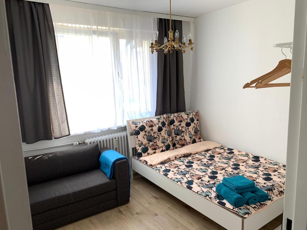 Гостиная зона в Neuköllner Szenekiez - Privatzimmer KREUZBERG RED