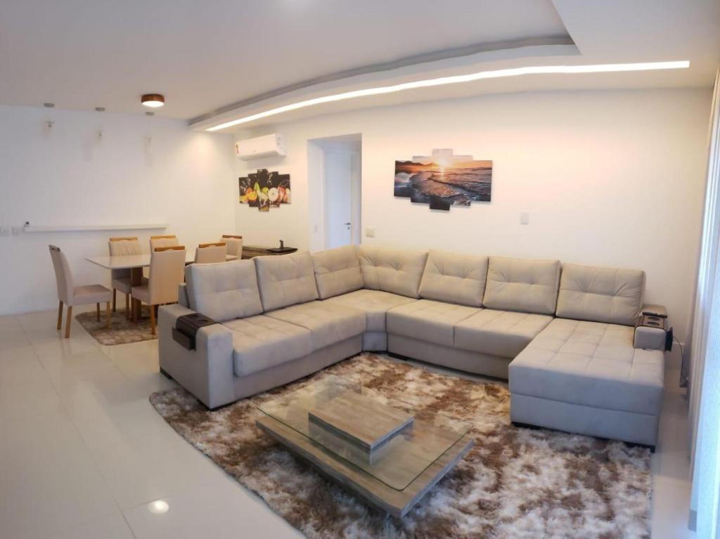  Mountain view newly furnished luxury apartment in Reserva Jardim
