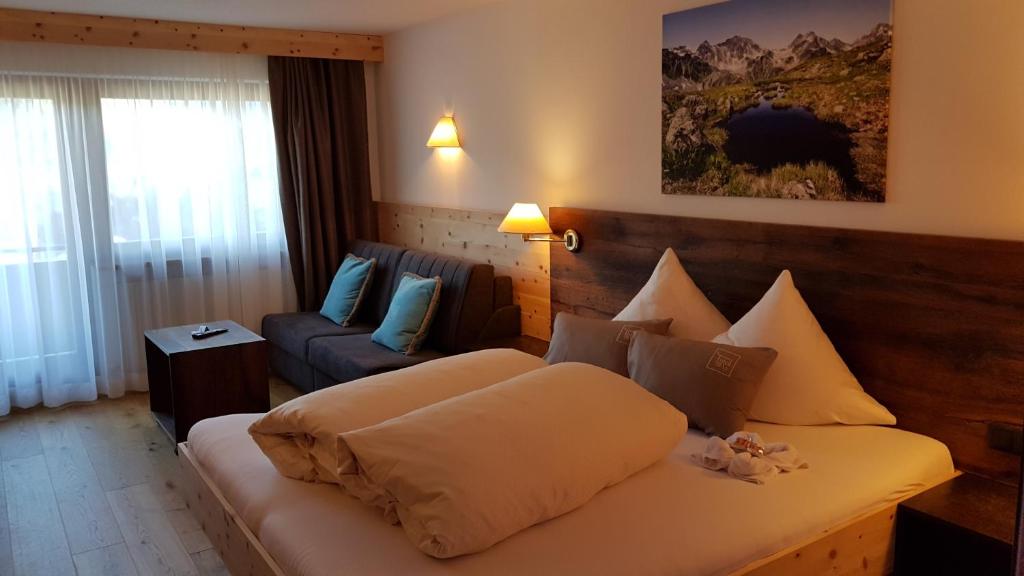 Postel nebo postele na pokoji v ubytování Hotel Garni Tirol