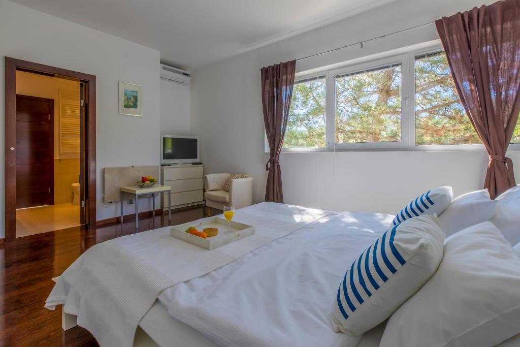 Postel nebo postele na pokoji v ubytování Villa Vrbnik