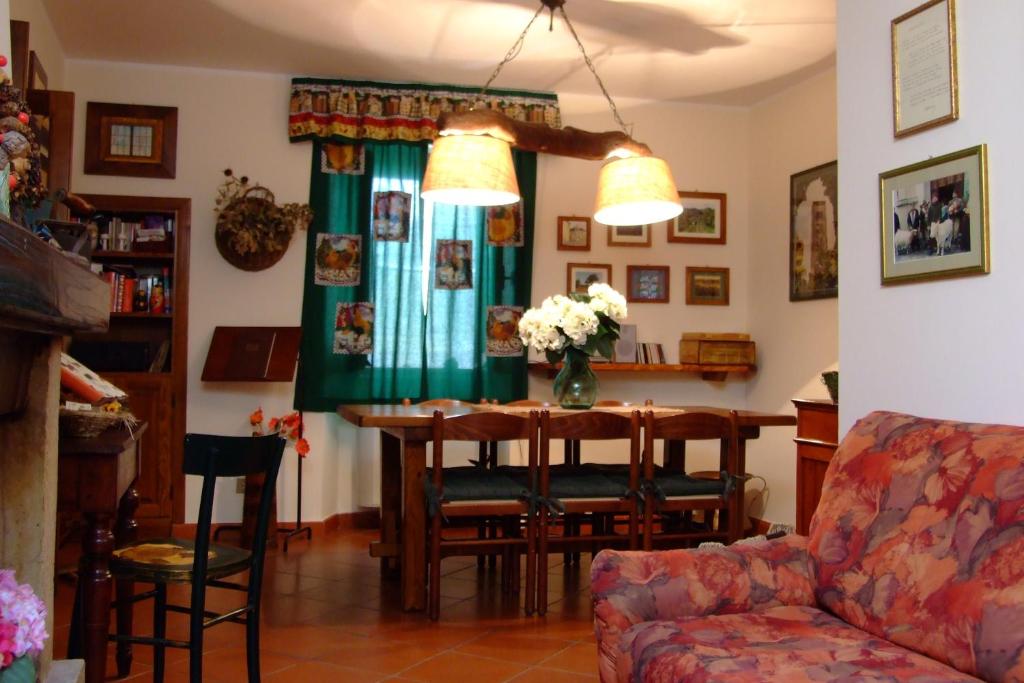 a living room with a table and a green curtain at Il Sorriso Dei Monti in Orvinio