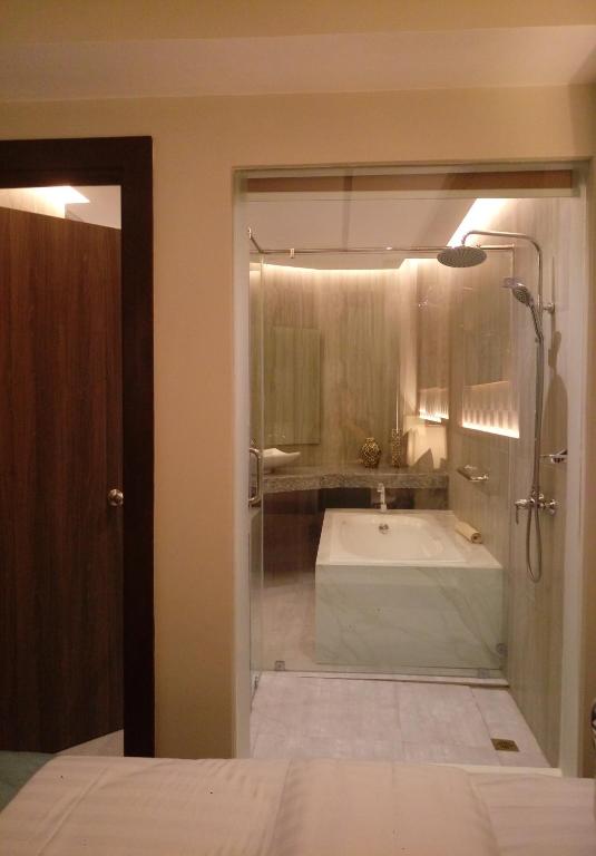 Koupelna v ubytování J7 Plaza Hotel