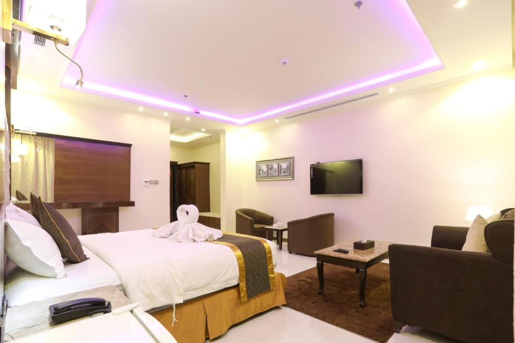 TV a/nebo společenská místnost v ubytování Al Mokhtar 2 Furnished Units