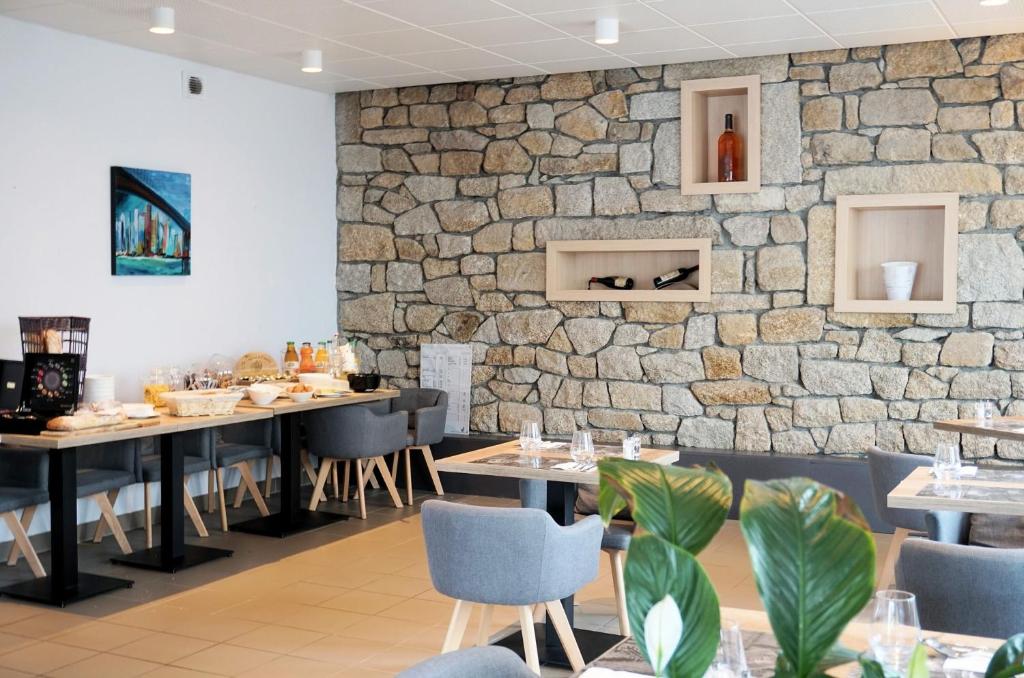 Restaurace v ubytování Logis Hôtel Le Confluent