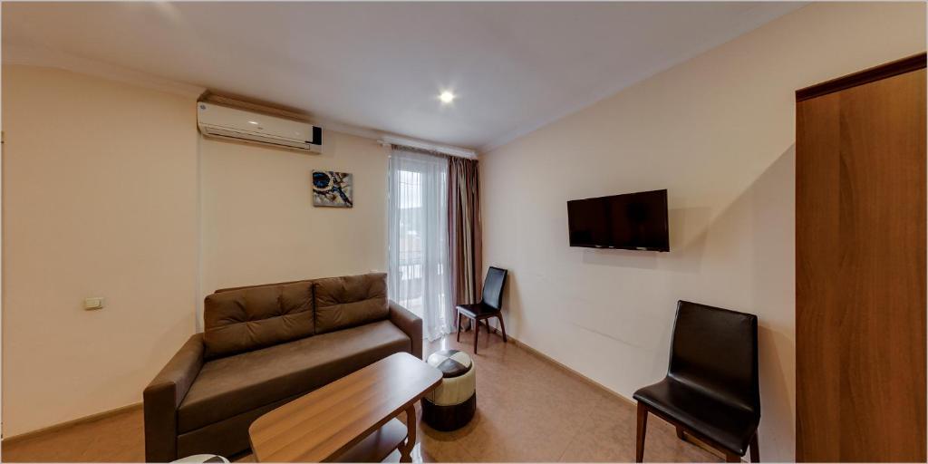 TV a/nebo společenská místnost v ubytování Hotel Avlabari