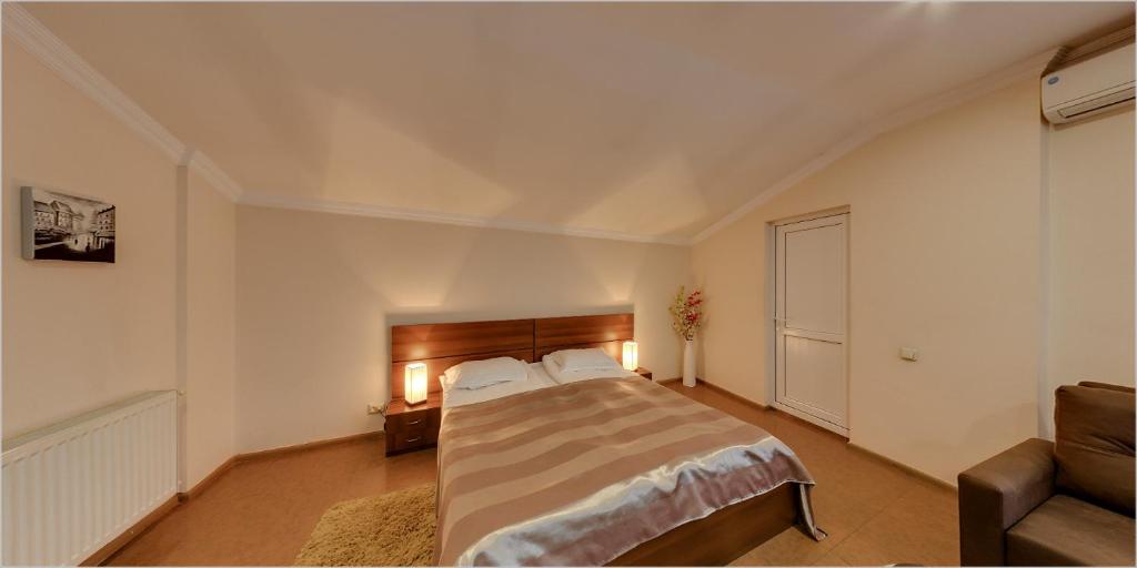 Postel nebo postele na pokoji v ubytování Hotel Avlabari