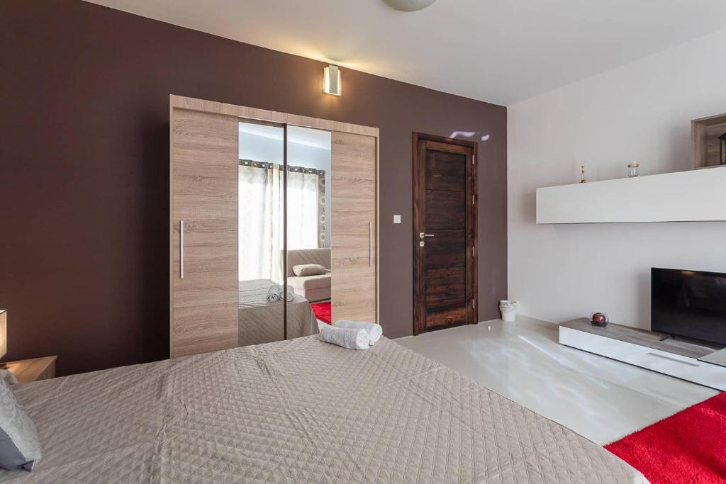 Postel nebo postele na pokoji v ubytování Belvedere Airport Suites