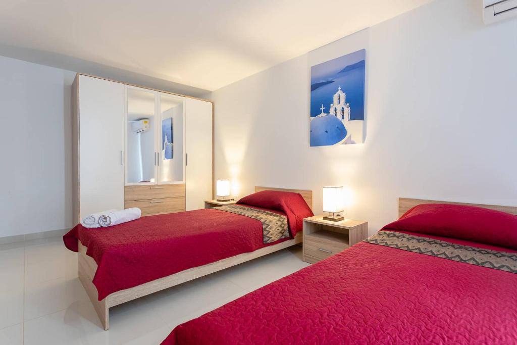 Postel nebo postele na pokoji v ubytování Belvedere Airport Suites
