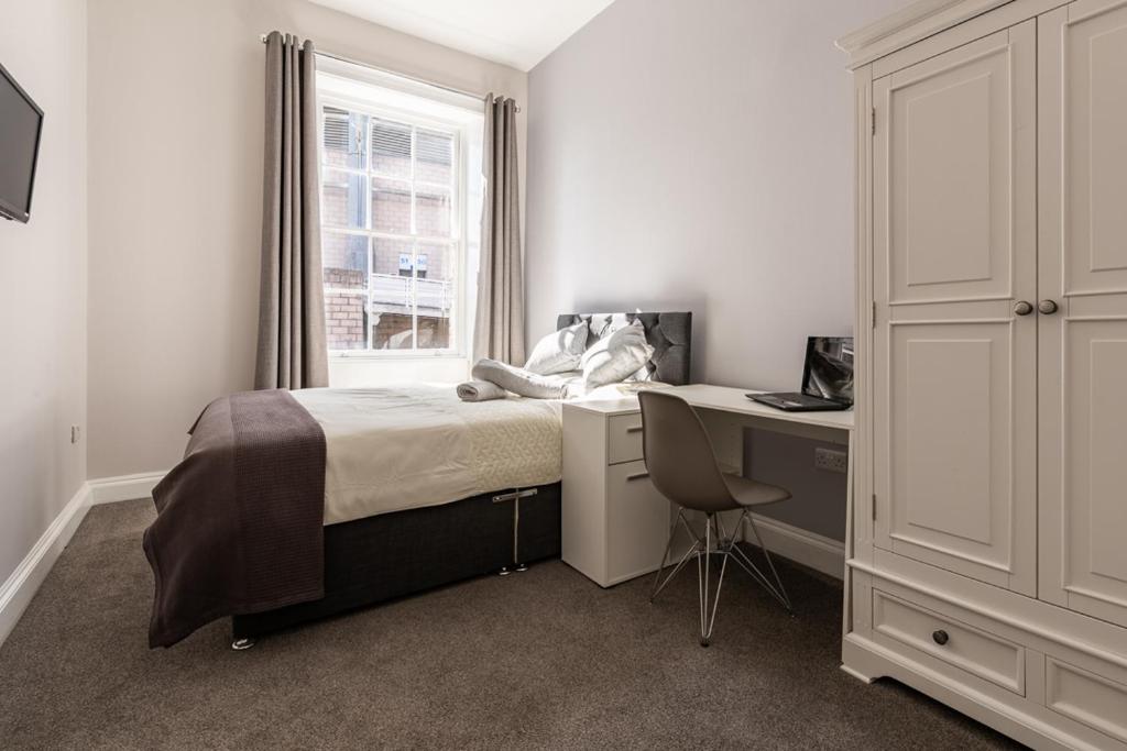 6 Bed, Newcastle City Centre Apartment - 5 St James Street