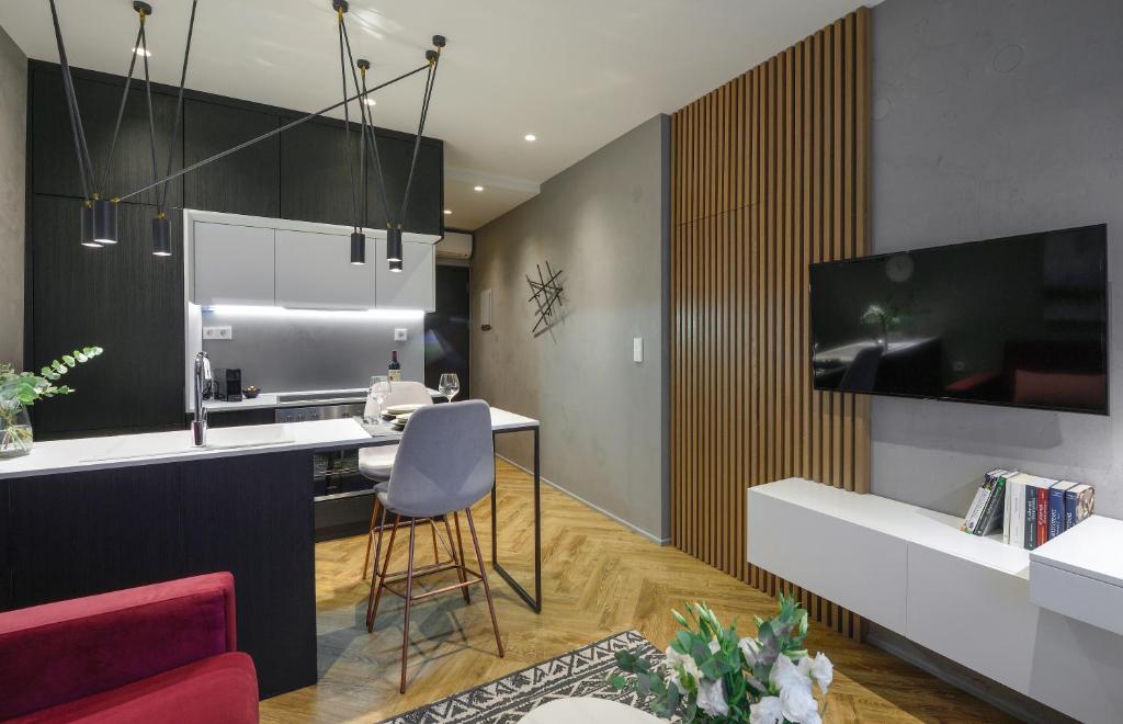 Olvios Luxury Suites - 13