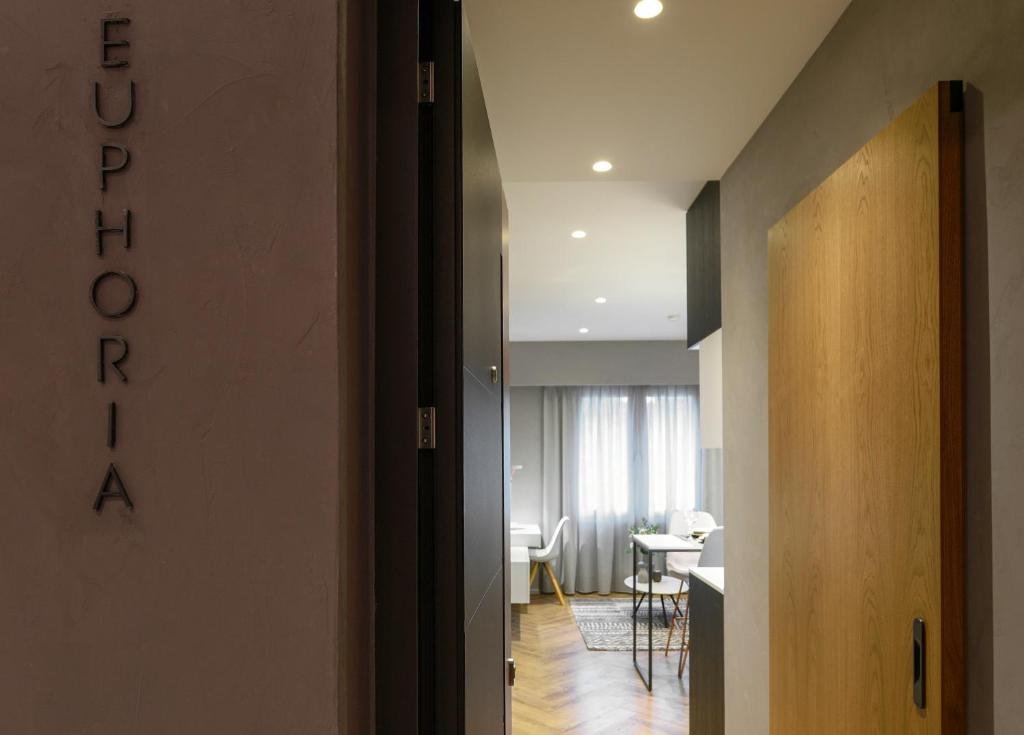 Olvios Luxury Suites - 17