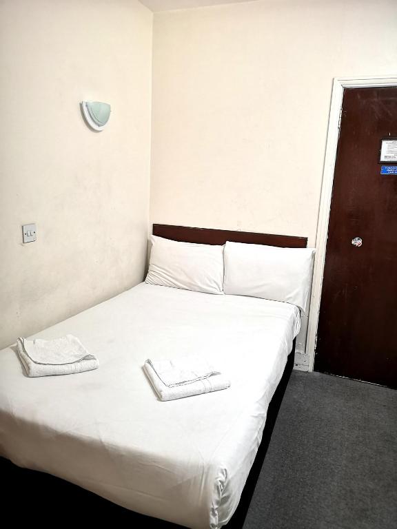 Postel nebo postele na pokoji v ubytování Aquarius Hotel