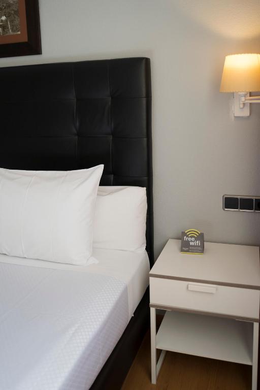 Posteľ alebo postele v izbe v ubytovaní Hotel Sercotel Tres Luces