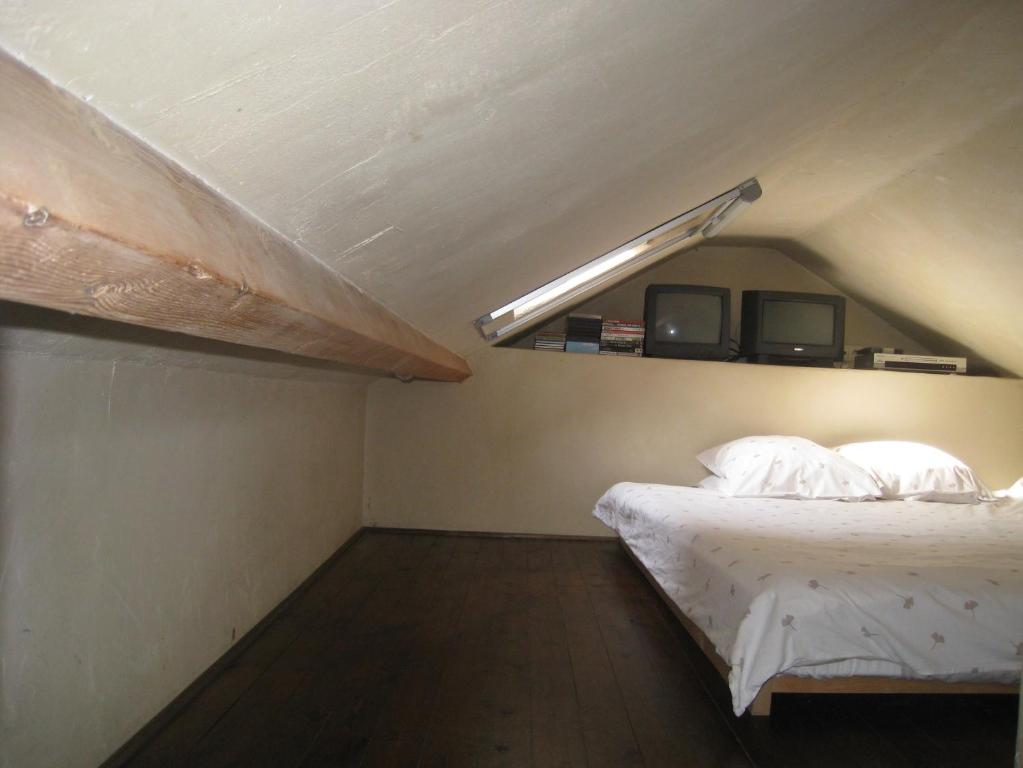 Postel nebo postele na pokoji v ubytování Vakantiehuis in de velden met zwemvijver en Jeu de Boules baan