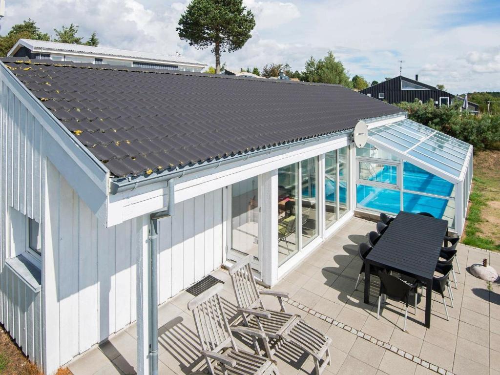 una vista aérea de una casa con techo solar en 8 person holiday home in Ebeltoft en Ebeltoft