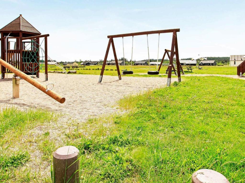 Herní místnost nebo prostor pro děti v ubytování Three-Bedroom Holiday home in Brovst 31