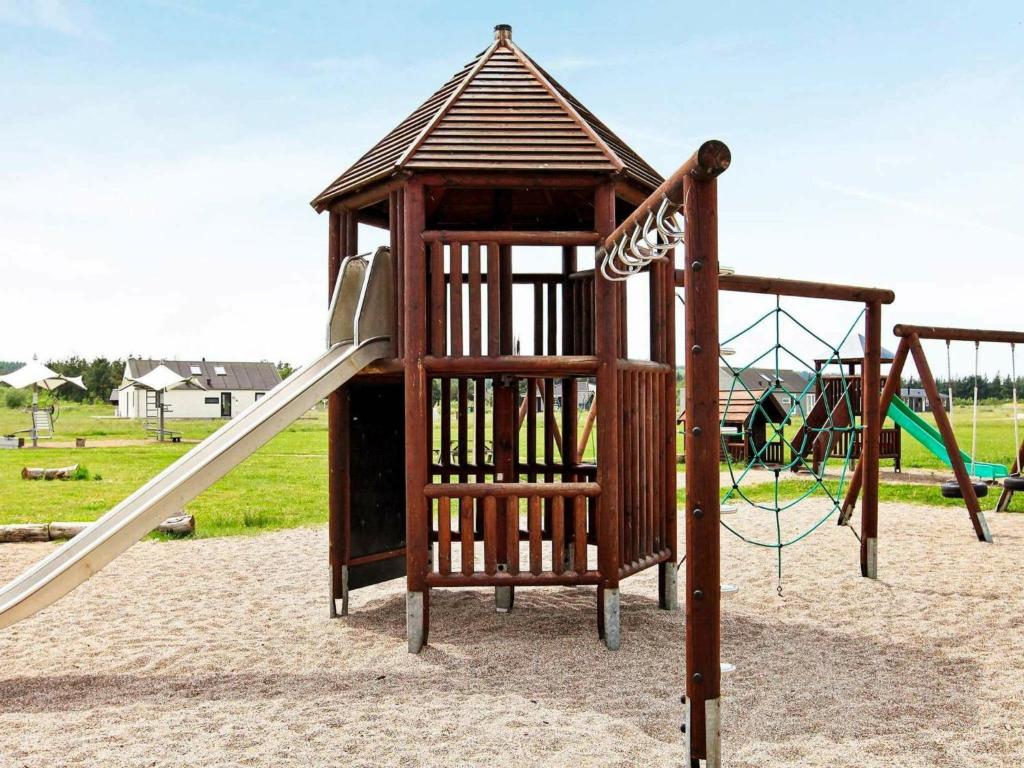 Herní místnost nebo prostor pro děti v ubytování Three-Bedroom Holiday home in Brovst 31