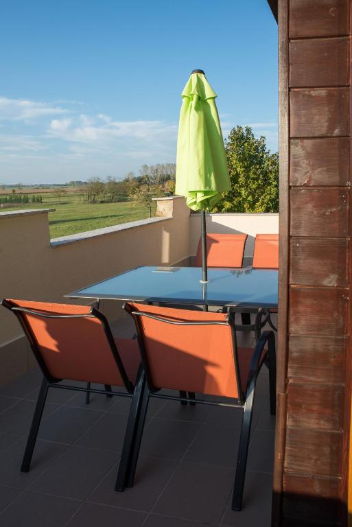 Balkón alebo terasa v ubytovaní Eliza 1 Birdland Golf Apartman