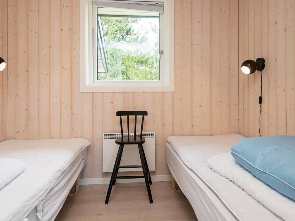 Postel nebo postele na pokoji v ubytování 6 person holiday home in Fanø-By Traum