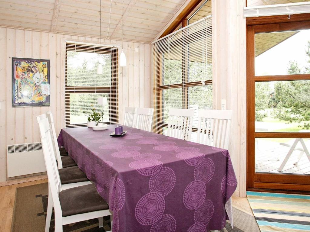 Fotografie z fotogalerie ubytování Four-Bedroom Holiday home in Brovst 6 v destinaci Brovst