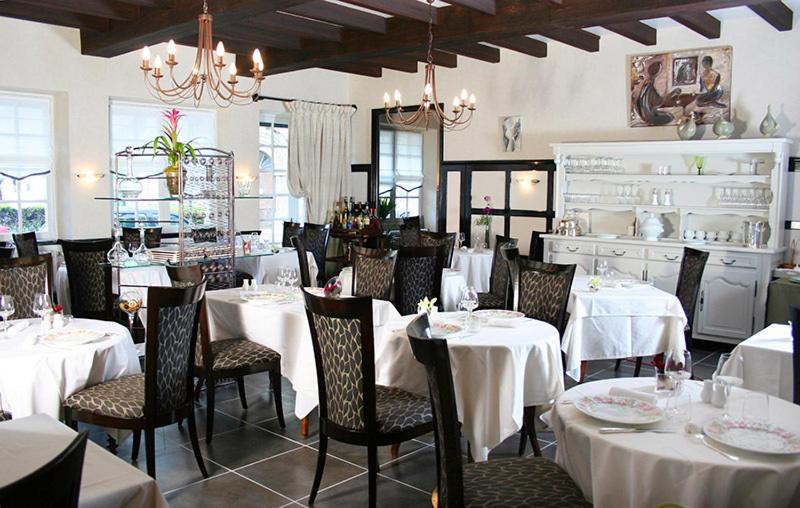 Restaurace v ubytování Logis Hotel Restaurant Nougier