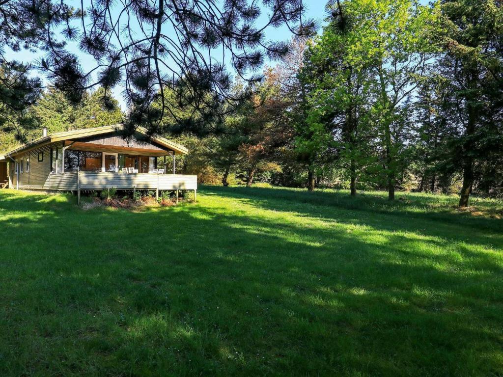 Zahrada ubytování Three-Bedroom Holiday home in Blokhus 21