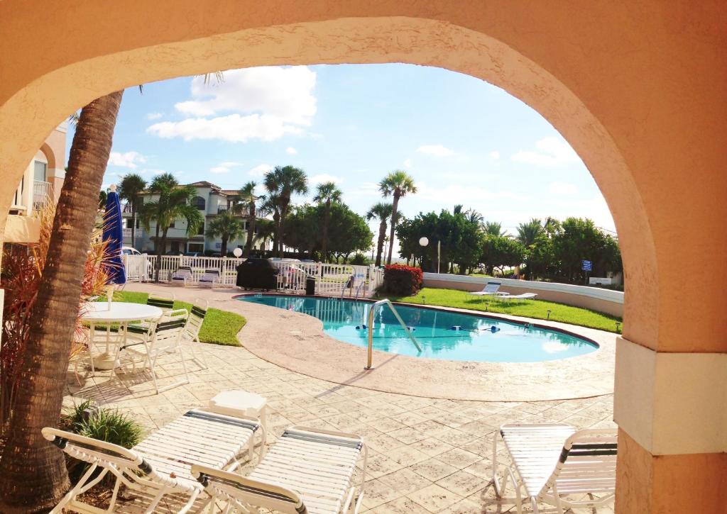 Bazén v ubytování Coral Key Inn nebo v jeho okolí