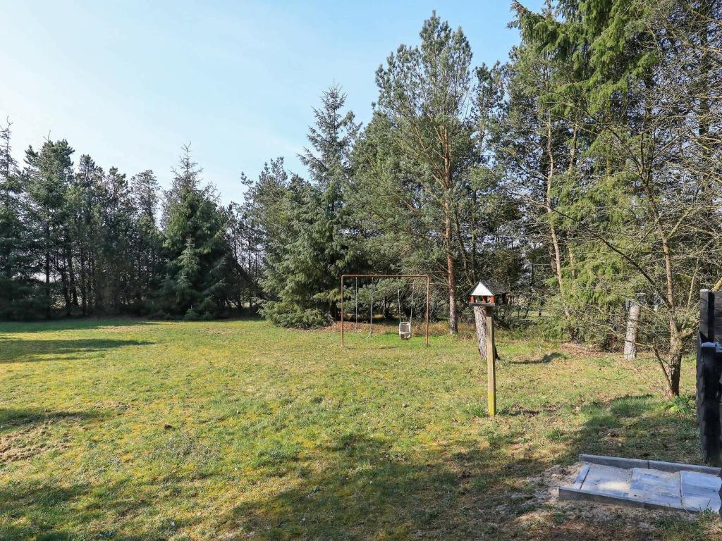 Zahrada ubytování 4 person holiday home in Oksbøl-By Traum