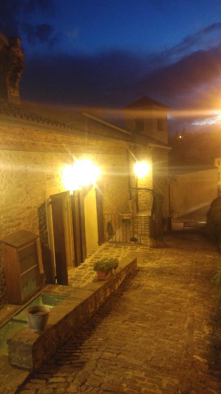 Zdjęcie z galerii obiektu Dimora Storico Romantica Il Sole E La Luna w mieście Cerretto Langhe