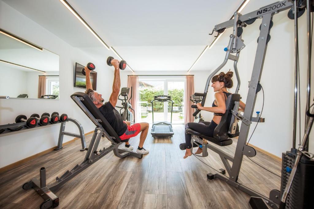 Fitness centrum a/nebo fitness zařízení v ubytování Vitaurina Royal Hotel