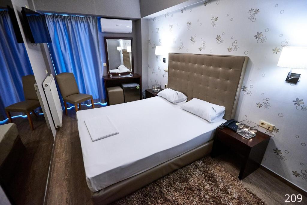 Postel nebo postele na pokoji v ubytování Atlantic Hotel