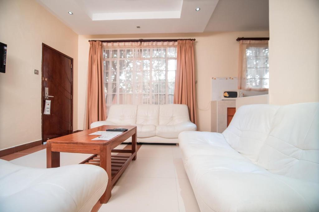 Postel nebo postele na pokoji v ubytování Falcon Heights Hotel