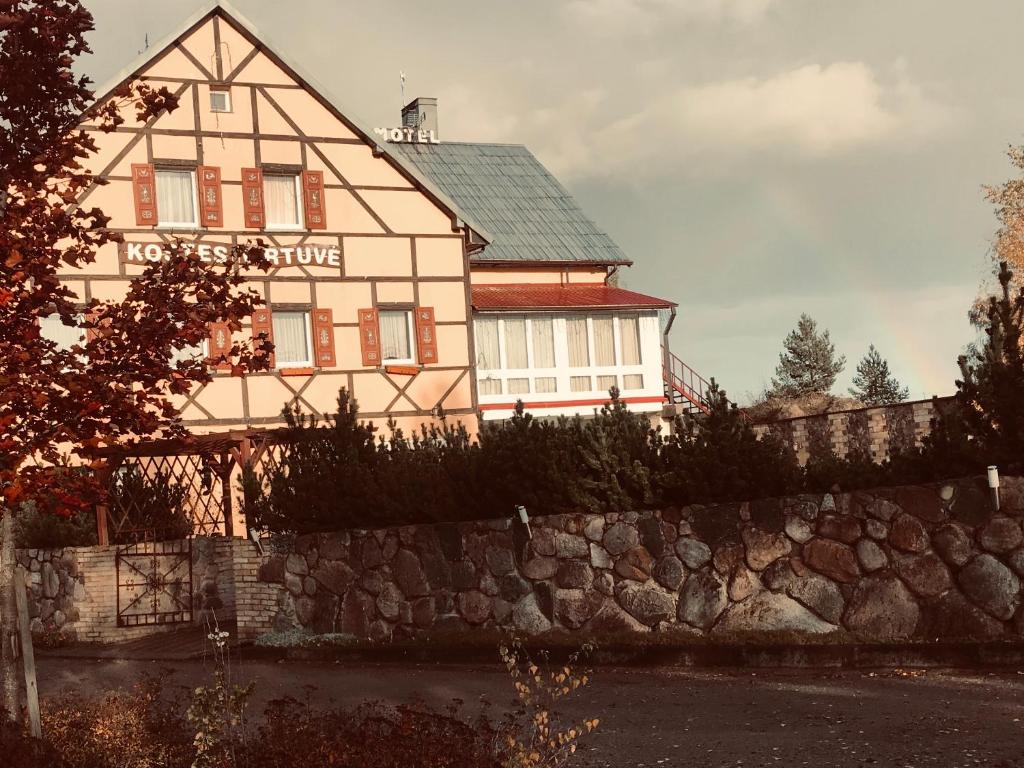 Pirčių slėnis - Housity